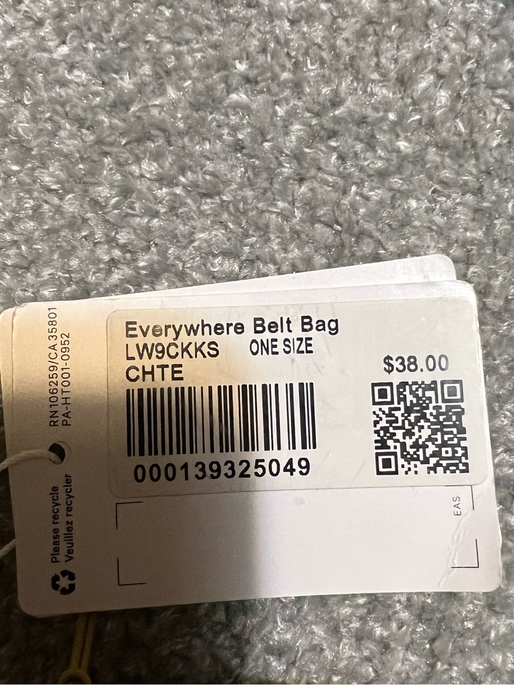 Lululemon Everywhere Belt Bag in Mustard Yellow. New with Tags. - Picture 4 of 6